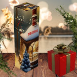 Boite Cadeau Pour Bouteille De Vin Cosy Winter Love Joy Festive Christmas Wine Box<br><div class="desc">Boîte à vin avec une maison chaleureuse et confortable avec pins à l'extérieur. Beau pour Noël et personnalisable pour les autres fêtes d'hiver.</div>