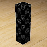 Boite Cadeau Pour Bouteille De Vin Dés RPG | Imaginaire Old School Tabletop Retro Gam<br><div class="desc">C'est toujours GAME ON alors choisissez votre initiative d'arme et de rouleau... Un nouveau GEEK Joueur CHIC thème mariage/fête parfait pour n'importe quelle table ancienne RPG stylo/crayon et papier (PnP) imaginaire joueur de rôle avec un dé polyédrique 20 côtés Mdn avec un rouleau naturel 20 pour le jeu de rôles...</div>