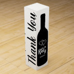 Boite Cadeau Pour Bouteille De Vin Fête de mariage silhouette de bouteille personnali<br><div class="desc">Fête de mariage avec silhouette de bouteille personnalisée pour une boîte à vin cadeau. Elégant design modèle avec typographie stylisée de script de brosse et logo double coeur. Boite à vin classique pour les amis, la famille, les invités, les demoiselles d'honneur, les groomsmen, les huissiers, la femme d'honneur, le meilleur...</div>