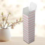 Boite Cadeau Pour Bouteille De Vin Lignes pastel tropicales<br><div class="desc">Préparez-vous à jazz vos shindigs d'été avec notre boîte à vin Summer Tropical Pastel Pink Lines! Cette boîte est la façon idéale de présenter votre bouteille de vin préférée lors d'une fête d'été, des rassemblements au bord de la piscine aux barbecues jardins. Le thème ludique des lignes pastel rose pastel...</div>
