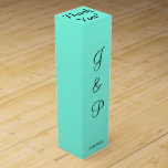 Boite Cadeau Pour Bouteille De Vin Monogramme Turquoise Noir<br><div class="desc">Jolie réception de mariage d'été turquoise. Personnalisez les Initiales Monogrammées de la Mariée et des Chambres et la Date du Mariage en texte noir sur le devant. Le Merci est écrit en haut. Dessins de TamiraZDesigns.</div>