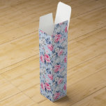 Boite Cadeau Pour Bouteille De Vin Motif esthétique Shabby Chic Rose Roses<br><div class="desc">Des roses rose pastel chic et chic et des fleurs blanches dans un motif sans couture avec un arrière - plan bleu clair.</div>