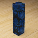 Boite Cadeau Pour Bouteille De Vin Royal Blue, Black et Silver Damask<br><div class="desc">Boite à vin vintage rustique aquarelle aux accents de bleu royal,  noir et argent pour compléter la collection ci-dessous.</div>