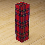 Boite Cadeau Pour Bouteille De Vin Royal Stewart Tartan Red Plaid<br><div class="desc">Royal Stewart Tartan Red Plaid boîte à vin. Le Royal Stewart Tartan est le tartan le plus connu de la maison royale de Stewart et est aussi le tartan personnel de la reine Elizabeth II. Il est approprié que tous les sujets d'Elizabeth II portent le tartan Royal Stewart. Officiellement, le...</div>