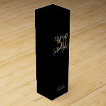 Boite Cadeau Pour Bouteille De Vin Scénario moderne de 30 ans en noir et or<br><div class="desc">Un cadeau moderne de 30e anniversaire en noir et or. Une collection élégante et élégante.</div>