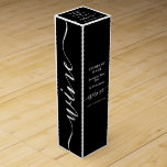 Boite Cadeau Pour Bouteille De Vin Script simple - noir et blanc<br><div class="desc">Script Simple - Boîte À Vins Noir & Blanc Par Le Magasin Carte de visite.</div>