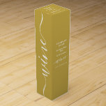 Boite Cadeau Pour Bouteille De Vin Script simple - Or et blanc<br><div class="desc">Script Simple - Boîte À Vins Or & Blanc Par Le Magasin Carte de visite.</div>