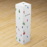 Boite Cadeau Pour Bouteille De Vin Skieurs alpins d'hiver Motif de ski<br><div class="desc">Design motif moderne à thème hivernal avec skieurs sur les pistes de ski alpin parmi les sapins enneigés dans les Alpes. Les skieurs de Freeride portent des combinaisons de ski vintage et retro colorés, du ski alpin avec des skis sur un paysage de montagne blanc arrière - plan et des...</div>