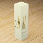 Boite Cadeau Pour Bouteille De Vin Skis Gold | Ski de Crème Vintage<br><div class="desc">Ski alpin moderne,  ski,  design sur le thème du skieur avec skis dorés et bâtons dorés. Simple illustration de ski en or de vacances festives pour les amateurs de ski.</div>