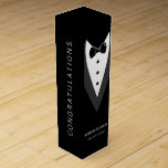 Boite Cadeau Pour Bouteille De Vin Soirée de mariage Tuxedo personnalisée<br><div class="desc">Boîte à vin personnalisée Tuxedo Wedding Party - facile à customiser avec les noms et la date mariage</div>
