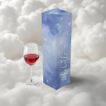 Boite Cadeau Pour Bouteille De Vin Sur la Fête des mariées de vin nuageux Starry Cele<br><div class="desc">Faites de votre douche nuptiale On Cloud Wine une véritable magie avec ce ballotin à thème céleste. Dotée d'un ciel étoilé de rêve dans des teintes bleues profondes, cette boîte élégante est parfaite pour emballer des friandises à thème, des mini-bouteilles ou des petits cadeaux. Personnalisé avec le nom de la...</div>