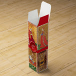 BOITE CADEAU POUR BOUTEILLE DE VIN TAROTS ANCIENS/REINE, ROI, CHEVALIER, PAGE, MAIN D<br><div class="desc">Monogramme avec Tarots Renaissance.Arcane mineure manquante Reine des tasses créées et remplacées par Boulgan Lumini (c).Collage numérique et peinture inspirée par les tarots médiévaux. Ce beau pont Visconti peut être le plus ancien pont Tarot de l'existence. C'est l'un des nombreux ponts italiens peints à la main que la famille Visconti...</div>