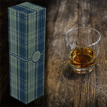 Boite Cadeau Pour Bouteille De Vin Tartan - bleu marine et vert ardoise<br><div class="desc">Tartan bleu marine et deux nuances vert ardoise. Autres couleurs disponibles.</div>