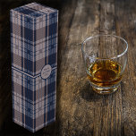 Boite Cadeau Pour Bouteille De Vin Tartan - Boîte à vin bleu marine et taupe<br><div class="desc">Tartan bleu marine et deux tons taupe ou gris brun. Autres couleurs disponibles.</div>