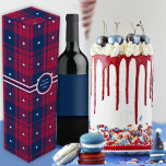 Boite Cadeau Pour Bouteille De Vin Tartan - Patriotique - Rouge Bleu Blanc Etoiles Bo<br><div class="desc">Tartan dans la vieille gloire rouge, vieille gloire bleu et blanc étoiles. Peut être utilisé pour presque n'importe quelle occasion et sont neutres en fonction du sexe et de l'âge. Autres couleurs tartanes disponibles. Patriotic Tartan with Stars est disponible sur ces différentes tailles de boîtes : Heart Shaped Box :...</div>