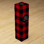 Boite Cadeau Pour Bouteille De Vin Wild Wonderful Christmas Red Buffalo Plaid ID604<br><div class="desc">Cette belle boîte à vin de Noël dispose d'un motif de plaid de buffle en rouge et noir traditionnel surmonté d'un étiquette noir et d'un texte optionnel de "Wishing you a Warm, Wild, Wonderful Christmas". Un modèle fourni vous permet d'ajouter facilement votre nom ou autre texte. Utilisez année après année...</div>