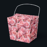 Boite de traitement de partie d'impression Roses r<br><div class="desc">La boîte de faveur Party est présentée avec un joli imprimé fleuri rose roses. Customisez cet objet ou achetez tel quel. Astuce : Ajoutez simplement vos bonnes friandises et ajoutez un ruban festif. Image sous licence</div>