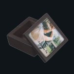 Boîte du souvenir du couple<br><div class="desc">Cette boîte est parfaite pour tenir toutes les petites bibelots,  cadeaux,  photos,  ou souches de billet liées au jour spécial du couple.</div>