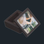 Boîte du souvenir du couple<br><div class="desc">Cette boîte est parfaite pour tenir toutes les petites bibelots,  cadeaux,  photos,  ou souches de billet liées au jour spécial du couple.</div>