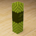 Boite Pour Bouteille De Vin Avec Compliments boîte à vin d'entreprise promotio<br><div class="desc">Remerciez les clients ou les clients avec cette simple boîte promotionnelle graphique et verte entreprise. Boite de style graphique à motifs pointus et chevrons, idéale pour les amateurs de vin à remplir avec votre choix de vin. Lire Avec compliments, vous pouvez ajouter votre nom d'entreprise et votre site Web ou...</div>