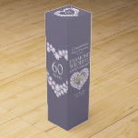 Boite Pour Bouteille De Vin Boîte à vin pour mariage d'anniversaire de diamant<br><div class="desc">Boite à vin ou spiritueux pour le 60e anniversaire. Magnifique effet diamant coeurs sur gris avec modèle photo, Mariage Diamond Anniversaire emballage boîte à vin. Customisez avec le nom de vos destinataires ou les coordonnées de votre famille et la photo. L'année du 60e anniversaire est traditionnellement associée aux diamants. Lit...</div>