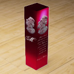 BOITE POUR BOUTEILLE DE VIN CAMEO ANTIQUE, DAME ET RAISONS, CITATION DE VIN RO<br><div class="desc">Design monogramme élégant avec une citation de Beethoven. "La musique est le vin qui inspire à de nouveaux processus génératifs, et je suis Bacchus qui presse ce vin glorieux pour l'humanité et les rend spirituellement ivres." Ludwig van Beethoven. Bijou de cammeo ancien élégant avec un profil de femme magnifique avec...</div>