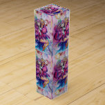 BOITE POUR BOUTEILLE DE VIN CLOWN MUSICAL ROSE<br><div class="desc">Clown rose,  coloré,  capricieux,  drôle jouant du bugle avec un hibou expressif et des notes musicales joyeuses,  fleurs,  feuilles en rouge vif,  fuchsia,  violet,  violet,  bleu,  couleurs blanches,  aquarelle de Bulgan Lumini (c)</div>