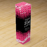 Boite Pour Bouteille De Vin Joyeuse boîte à vin rose girlie 21e anniversaire<br><div class="desc">Boite cadeau d'anniversaire rose vif,  blanc et noir girlie pour le vin ou d'autres boissons. Lit Happy 21st Birthday Madison Vintage 1997,  customisez avec votre propre nom et âge de filles d'anniversaire. Motif graphique et design par Sarah Trett.</div>