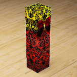 BOITE POUR BOUTEILLE DE VIN RUBY RED RIBBON, NOUVEAU ART NOIR NOUVEAU DAMASK<br><div class="desc">Élégante boîte cadeau jaune or avec pierre rouge rubis 3D vibrante, classe, unique damas Art Nouveau, facilement personnalisable avec votre texte pour vin mariage, cadeau nuptial, 16, baby showers, douches nuptiales, fête d'anniversaire de quinceanera, Bat mitzvah, douches fiançailles romantiques, Noël, vacances, bureau, réunions de famille, fête de la nouvelle année,...</div>