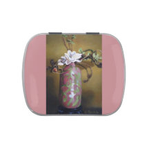 Étain de sucrerie avec la fleur blanche