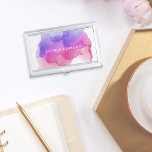 Boîtier Pour Cartes De Visite Aquarelle Magenta moderne | Personnalisé<br><div class="desc">Le porte-carte de visite élégant et coloré présente votre nom et/ou votre nom d'entreprise en blanc,  superposé sur un bouquet d'encre couleur aquarelle en rose fushia,  violet et magenta. Cartes de visite et accessoires correspondants également disponibles.</div>