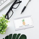 Boîtier Pour Cartes De Visite Aquarelle tropicale ananas personnalisé<br><div class="desc">Le design est orné d'une illustration d'ananas,  le symbole traditionnel de l'hospitalité,  dans de jolies aquarelles. Personnalisez avec un nom ou un texte de votre choix. Accessoires de coordination,  y compris les cartes de visite correspondants,  disponibles dans notre boutique !</div>