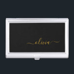 Boîtier Pour Cartes De Visite Black Gold Modern Script Girl Monogramme Nom<br><div class="desc">Noir et or Simple Script Monogramme Nom Titulaire de carte de visite. Cela rend le cadeau parfait pour 16 ans,  mariage,  douche nuptiale,  anniversaire,  baby shower ou bachelorette pour quelqu'un qui aime le luxe glam et les styles chic.</div>
