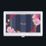 Boîtier Pour Cartes De Visite Bleu blanc et or Moderne Floral Chic Glamor<br><div class="desc">Blanc Bleu et Or Moderne Floral Chic Titulaire de la carte de glamour. Customisez avec n'importe quel texte ou laissez-le vide.</div>