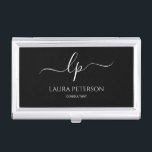 Boîtier Pour Cartes De Visite Calligraphie écrite à la main simple et élégante<br><div class="desc">Bel et moderne design. Ajoutez simplement vos initiales entre les symboles et customisez le texte.</div>