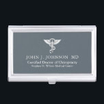 Boîtier Pour Cartes De Visite Chiroprakteur personnalisé<br><div class="desc">Le porte-cartes de carte de visite fait sur commande a conçu en fonction un docteur de médecine de chiropractie.</div>
