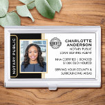 Boîtier Pour Cartes De Visite Classic Style Notaire Public ID Black Gold Busines<br><div class="desc">Créez un look professionnel avec cette boîte de cartes de visite publique notaire classique. Ce modèle élégant est personnalisé avec votre photo d'identité, nom, détails et logo d'accréditation. Parfait pour un notaire public, un agent de signature de prêt, un agent de livraison certifié de fiducie de notaire, l'ACNT, un notaire...</div>