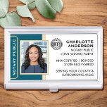 Boîtier Pour Cartes De Visite Classic Style Notaire Public ID Turquoise Gold Bus<br><div class="desc">Créez un look professionnel avec cette boîte de cartes de visite publique notaire classique. Ce modèle élégant est personnalisé avec votre photo d'identité, nom, détails et logo d'accréditation. Parfait pour un notaire public, un agent de signature de prêt, un agent de livraison certifié de fiducie de notaire, l'ACNT, un notaire...</div>