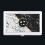 Boîtier Pour Cartes De Visite Conception personnalisée d'un boîtier de carte de<br><div class="desc">Caisses de carte de visite personnalisées avec Anniversaire ou Anniversaire Noir et Marbre blanc en Pierre Design par MIGNED - Ajouter Vos Années - Âge / Lettre / Logo / Numéro / Plus !</div>