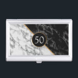 Boîtier Pour Cartes De Visite Conception personnalisée d'un boîtier de carte de<br><div class="desc">Caisses de carte de visite personnalisées avec Anniversaire ou Anniversaire Noir et Marbre blanc en Pierre Design par MIGNED - Ajouter Vos Années - Âge / Lettre / Logo / Numéro / Plus !</div>