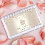 Boîtier Pour Cartes De Visite Cupcake Boulangerie Pâtisserie Chef Chic Parties s<br><div class="desc">Voici une façon merveilleuse et branchée de montrer votre marque. Présentez-vous le mieux à vos clients, avec ce support carte de visite personnalisé élégant, sophistiqué, simple et moderne. Un cupcake doré au champagne brillant, une typographie manuscrite et des gouttes de parties scintillant superposent un arrière - plan à l'ombre d'or...</div>