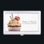 Boîtier Pour Cartes De Visite Cupcake Pâtisserie Chef boulangerie Carte de visit<br><div class="desc">Un mignon cupcake au chocolat avec une cerise sur le dessus décore ce coque carte de visite de boulangerie. Personnalisez-le avec votre nom et vos informations commerciales. Conçu pour vous par Blackberry Boulevard.</div>