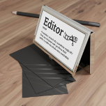 Boîtier Pour Cartes De Visite Définition de l'éditeur - Définir la durée de vie<br><div class="desc">Un Editeur est un sorcier de la salle de découpe,  faisant passer l'ordre du chaos et faisant compter chaque image. Ce porte-carte de visite élégant reconnaît leur dévouement à perfectionner le chef-d'oeuvre cinématographique,  malgré la folie.</div>