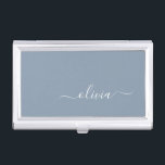 Boîtier Pour Cartes De Visite Dusty Blue minimaliste moderne Monogramme élégant<br><div class="desc">Découvrez notre Dusty Blue Minimalist Modern Monogram Elegant Collection : Elevez votre style avec une sophistication sobre et un charme intemporel. Notre collection présente des motifs minimalistes dans une teinte bleu roux apaisante, rehaussée d'élégants monogrammes adaptés à votre goût personnel. De la papeterie raffinée aux accessoires polyvalents, chaque pièce de...</div>