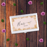 Boîtier Pour Cartes De Visite Elégant Ciseaux Or Coiffeuse Blush Pink<br><div class="desc">Elégant ciseaux or coiffeur Blush Pink Hair Business Card Case est parfait pour n'importe quel salon de coiffure, salon de coiffure ou salon de beauté. Cet élégant coque de carte à l'allure professionnelle a été conçu avec un look moderne élégant et dispose de beaux ciseaux dorés avec un arrière -...</div>