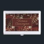 Boîtier Pour Cartes De Visite Elégant floral de Bourgogne personnalisé<br><div class="desc">C'est une belle fleur et vigne simple mais classe qui est un look très élégant. Ajoutez votre nom pour personnaliser. La couleur bordeaux est belle. Ajoutez cette pièce avec quelques autres accessoires et vous aurez une collection d'accessoires d'affaires de classe supérieure. Un faux arrière - plan bordeaux rustique ajoute au...</div>