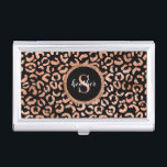 Boîtier Pour Cartes De Visite Élégant Monogramme élégant Poster de animal léopar<br><div class="desc">Un chic et chic poster de animal de léopard rose décore ce porte-carte de visite. Personnalisez-le avec votre nom et votre initiale monogramme. Conçu pour vous par Blackberry Boulevard.</div>