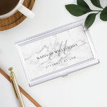 Boîtier Pour Cartes De Visite Élégant Nom Exécutif Minimal & Marbre Monogramme<br><div class="desc">Un élégant professionnel élégant en marbre blanc & gris nom d'entreprise et de script monogramme carte de visite exécutif coque. Le design comprend un arrière - plan en marbre blanc et gris avec nom et titre de travail affiché dans une typographie sophistiquée avec un monogramme de script élégant personnalisé affiché...</div>