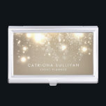 Boîtier Pour Cartes De Visite Elégante Parties scintillant or Bokeh Luxe<br><div class="desc">Élégant Parties scintillant Gold Bokeh Luxe Détenteur de carte d'affaires | Montrez votre carte de visite avec cet élégant porte-carte de visite. Il dispose d'un livre de parties scintillant d'or et d'une typographie simple. Des éléments correspondants sont disponibles.</div>