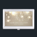 Boîtier Pour Cartes De Visite Elégante Parties scintillant or Bokeh Luxe<br><div class="desc">Élégant Parties scintillant Gold Bokeh Luxe Détenteur de carte d'affaires | Montrez votre carte de visite avec cet élégant porte-carte de visite. Il dispose d'un livre de parties scintillant d'or et d'une typographie simple. Des éléments correspondants sont disponibles.</div>